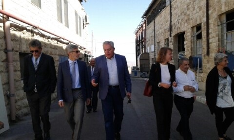 كهرباء القدس تبحث مع وفد رفيع المستوى من القنصلية الفرنسية  آفاق التعاون المشترك في مجال الطاقة
